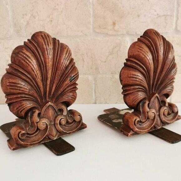 Clam Shell Bookends Antifix Fleur de Lys Book Shelf Decor ALTERED Syroco? - Picture 1 of 10